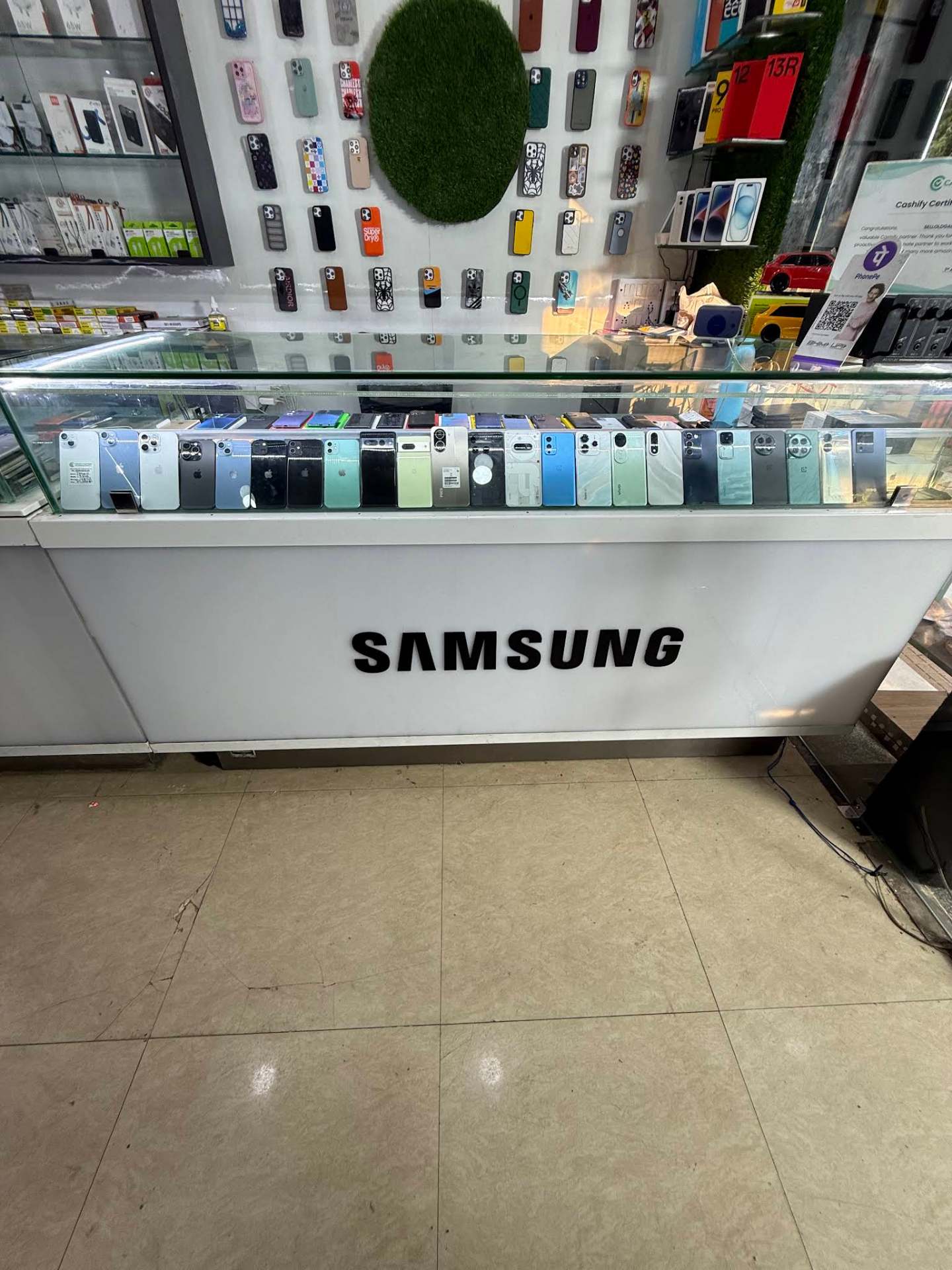 USED MOBILES store counter with premium pre-owned smartphones on display